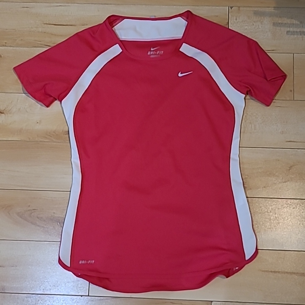 Nike women's small pink and white t shirt